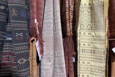 Tobatenun Beri Ruang Perempuan sebagai Artisan di Balik Ulos