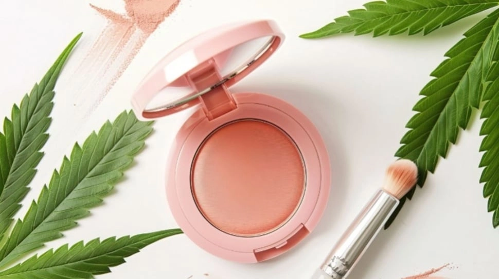 7 Rekomendasi Bedak Padat Anti Dempul, Makeup Auto Flawless dan Anti Cakey