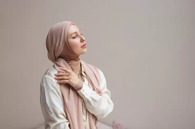 6 Rekomendasi Warna Hijab Paling Ideal untuk Kulit Sawo Matang agar Tampil Makin Memikat​