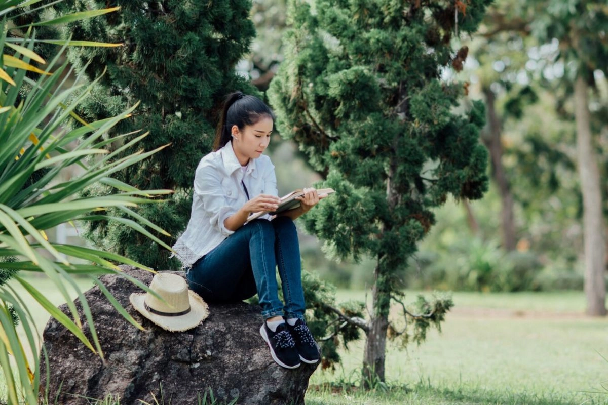 Cara Setiap Zodiak Mengatasi Kesepian, Libra Menghadiri Acara