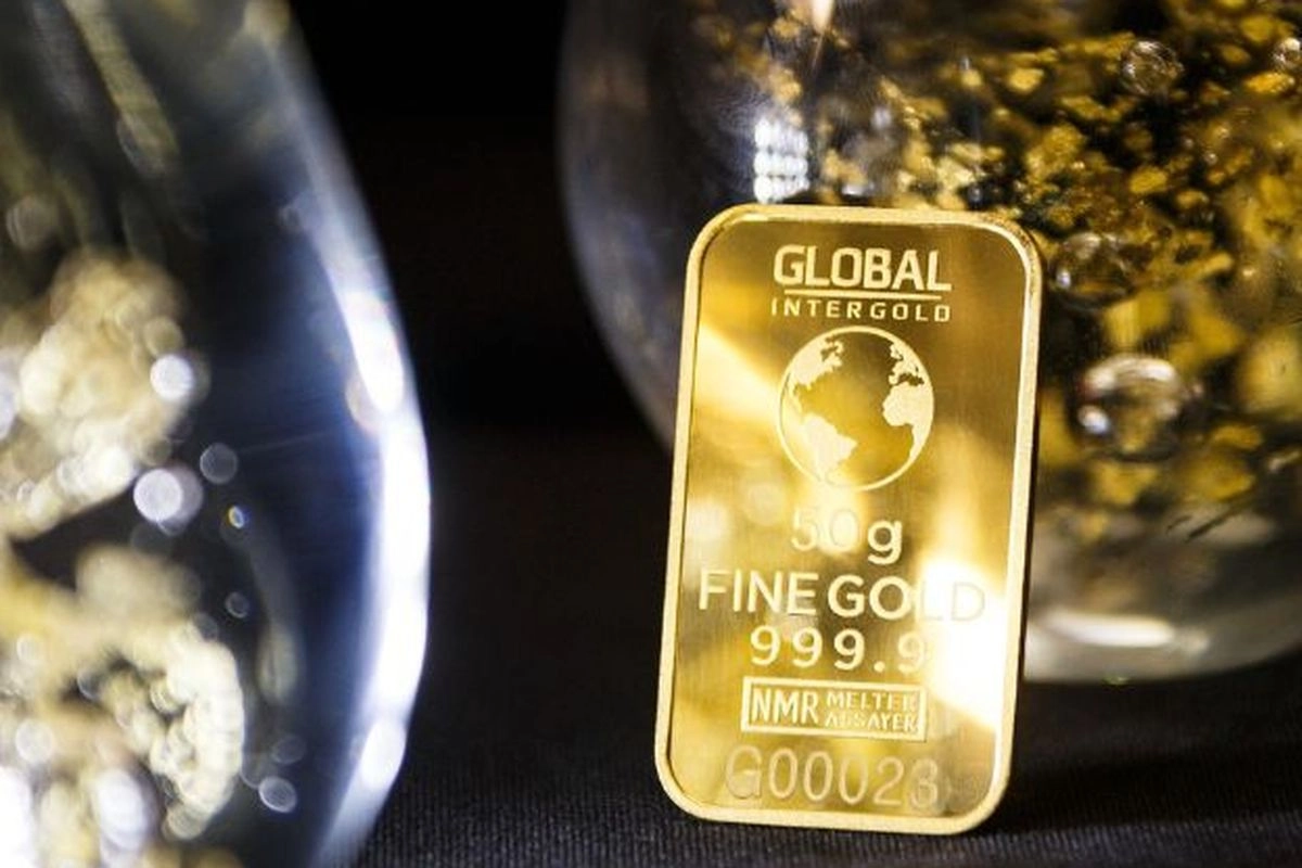 Harga Emas Dunia Melemah Tipis Jelang Pertemuan The Fed