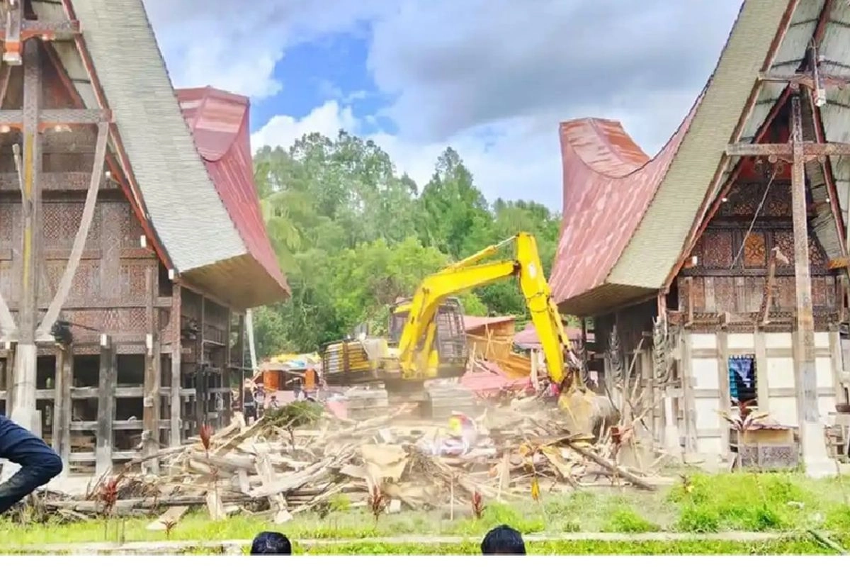 Tongkonan Berusia 300 Tahun Dirobohkan, Rumah Adat Toraja yang Penuh Makna