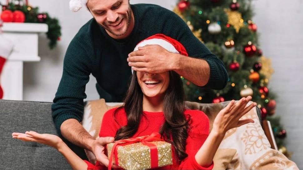 10 Ide Kado Natal untuk Pasangan yang Romantis dan Bermakna