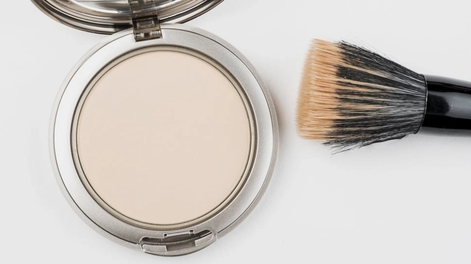3 Bedak Padat Translucent yang Bisa Dipakai Semua Warna Kulit, Mulai Rp20 Ribuan