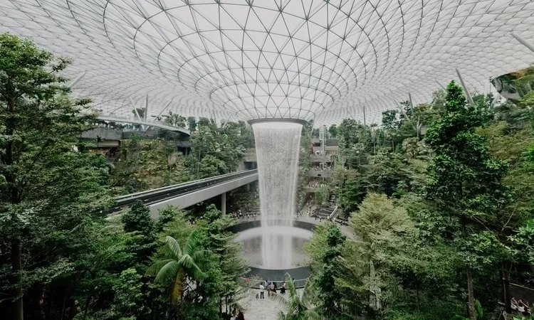 Jangan Sampe Ketinggalan! 7 Spot Wisata di Bandara Changi yang Patut Dikunjungi