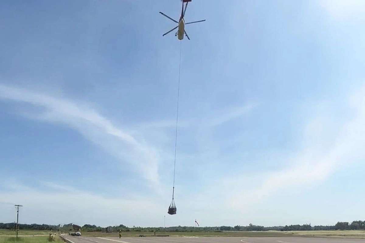 Akses Darat Putus, Pertamina Pasok Elpiji ke Aceh Pakai Helikopter dengan Metode Sling Load