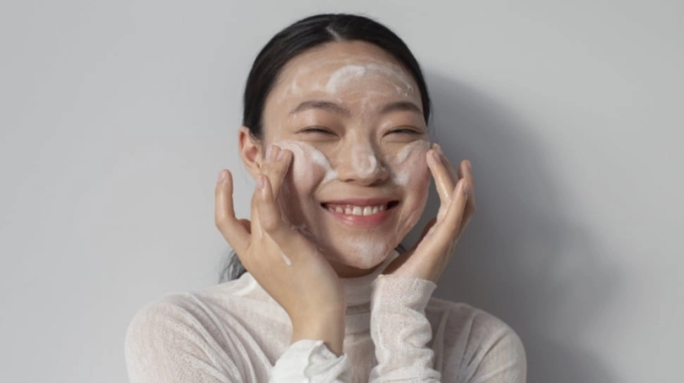 6 Sabun Cuci Muka Mengandung Probiotik dan Prebiotik untuk Skin Barrier