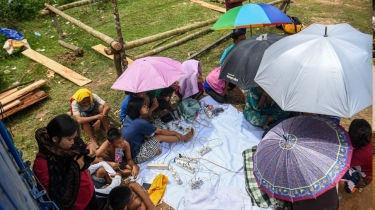 Pilu Korban Bencana di Sumatera Tidur Beralas Terpal, 100 Karpet Dikirim untuk Ringankan Penyintas