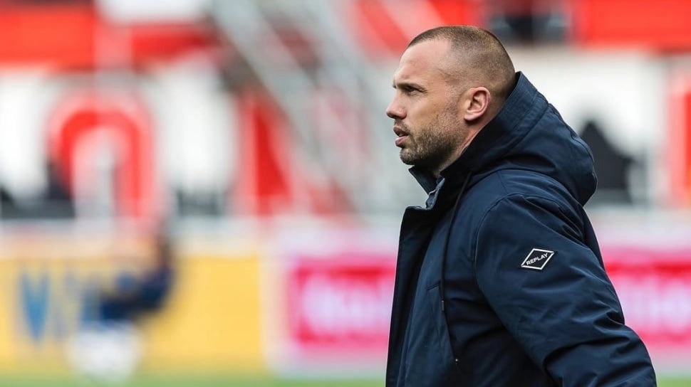 Tolak Timnas Indonesia, John Heitinga Punya Rekam Jejak Buruk Sebagai Pelatih Kepala