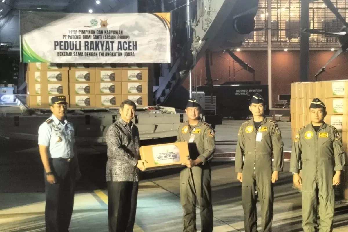 Hasyim  Djojohadikusumo Kirim 43,5 ton Bantuan Logistik untuk Korban Bencana di Sumatera-Aceh