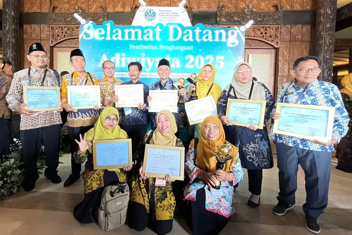 Kelola Sampah jadi Barang Berguna, SMPN 26 Gresik Raih Adiwiyata Mandiri