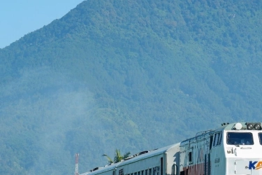 10 Rute Kereta Api Paling Laris 2025, Tujuan Solo Jadi Favorit