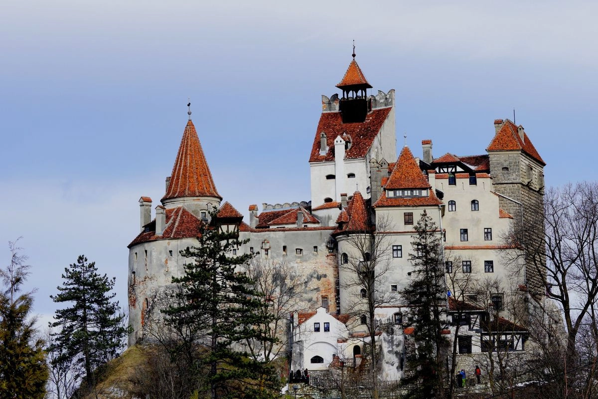 Dracula Land Bakal Dibuka 2027, Taman Hiburan Vampir Pertama dan Terbesar di Dunia