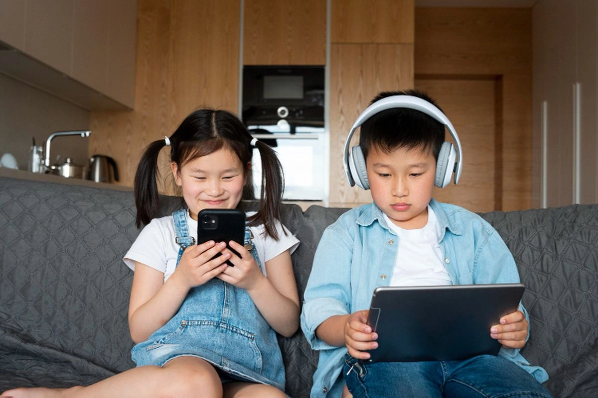 Mengapa Efek Screen Time pada Kemampuan Bahasa Anak Bisa Berbeda-beda