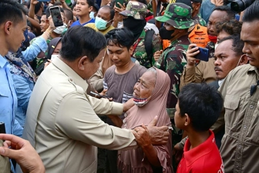 Tinjau Aceh Tamiang, Prabowo: Di Lapangan Sangat Sulit, Kita Atasi Bersama
