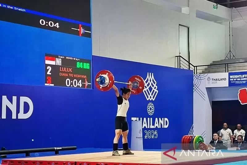 Luluk Sabet Emas Pertama di Cabang Angkat Besi