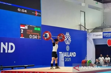 Luluk Sabet Emas Pertama di Cabang Angkat Besi