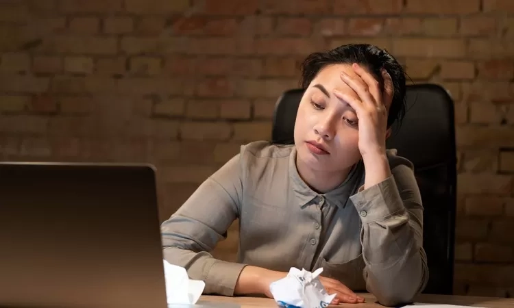 Tubuh Anda Tak Pernah Bohong: Berikut 8 Peringatan Halus saat Tubuh Anda Meminta Anda Melambat, Jangan Diabaikan!