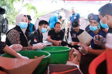 Mensos Pastikan Kebutuhan Logistik Pengungsi Bencana di Aceh, Sumut, dan Sumbar