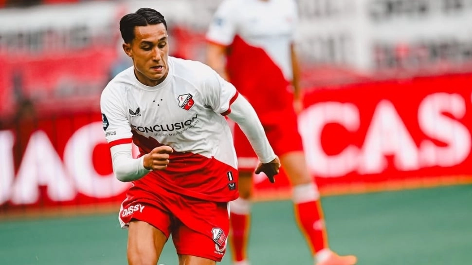 Hanya Satu Umpan! Bedah Statistik Miliano Jonathans di Laga FC Utrecht vs Nottingham Forest