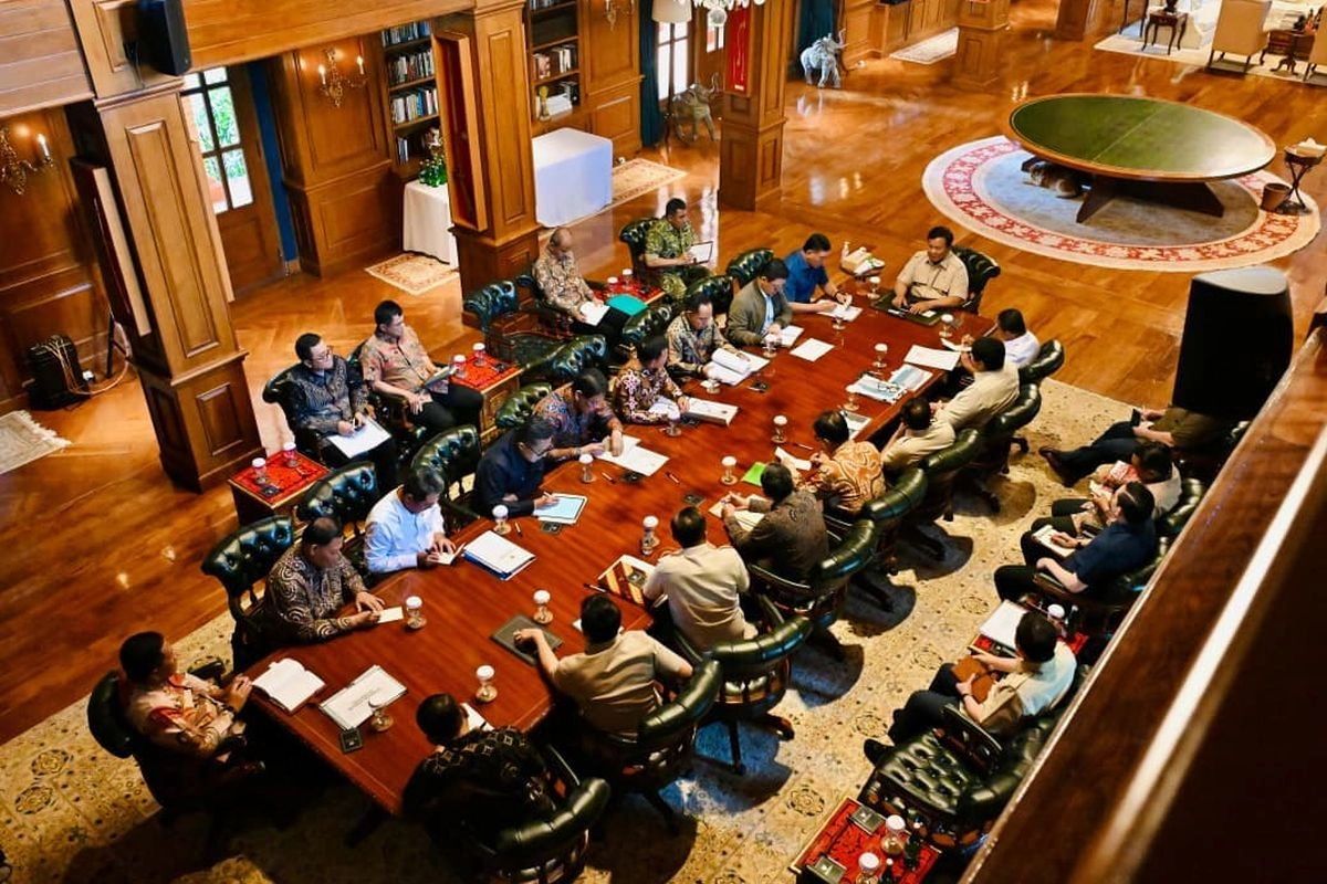 Prabowo Panggil Menteri ke Hambalang, Bahas Banjir Sumatera dan Libur Akhir Tahun