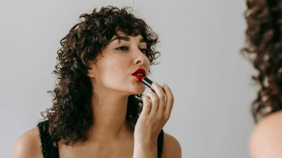 Apa Beda Lipstik Smudgeproof dan Waterproof? Ini 5 Pilihan yang Awet hingga 16 Jam