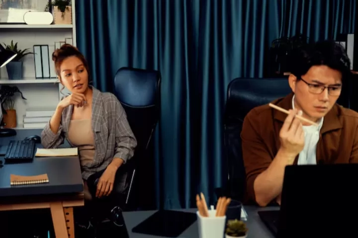 Jika Anda Seorang Introvert yang Mendambakan Koneksi Sosial, Anda Mungkin Pernah Mengalami 7 Kontradiksi Ini Menurut Psikologi