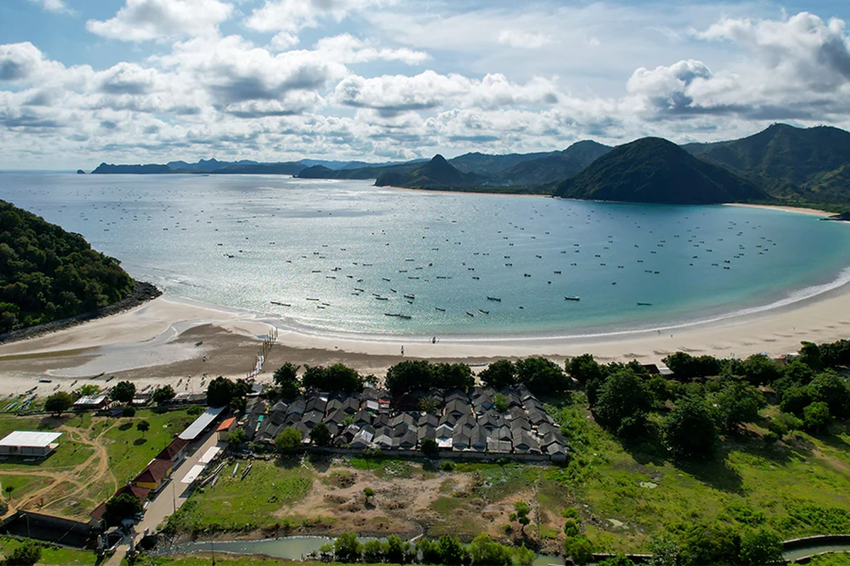 Pemkab Lombok Tengah Setop Pembangunan Hotel di Pantai Selong Belanak
