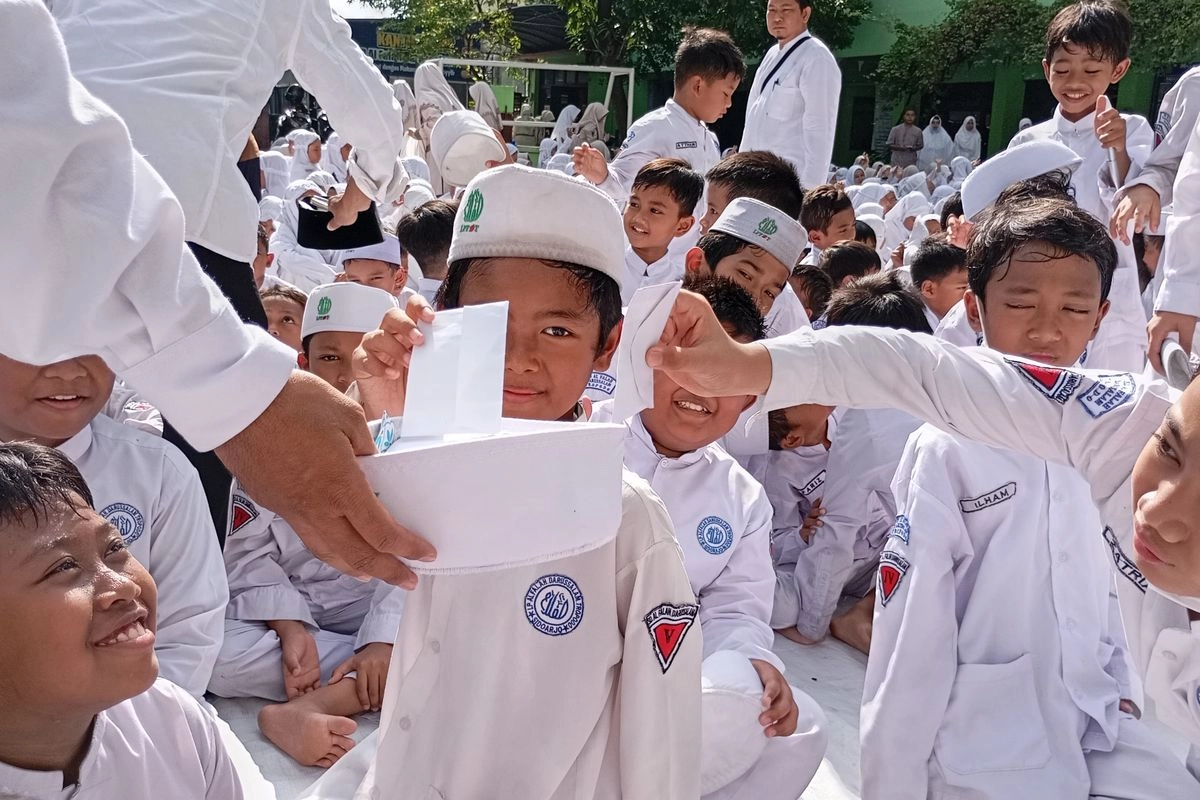 Tantangan Memimpin Indonesia, Bangsa yang Bahagia Sekaligus Mudah Tersinggung