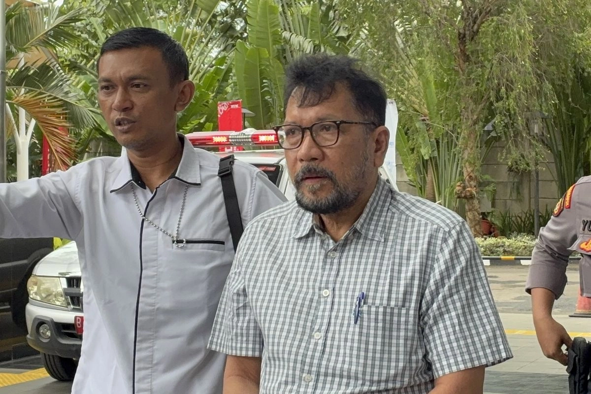 Zarof Ricar Tiba di KPK dengan Tangan Terborgol, Diperiksa untuk Kasus Hasbi Hasan