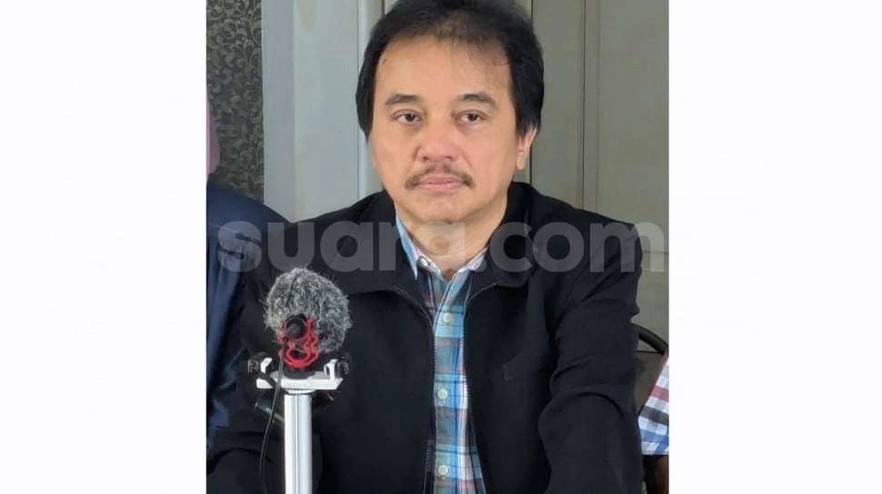 Roy Suryo Bawa Ijazah UGM Asli ke Polda Metro, Klaim Punya Jokowi Tidak Presisi