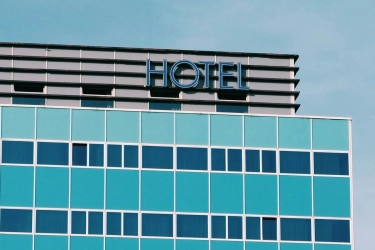 Marak Akomodasi Ilegal, Pemerintah Keluarkan Aturan Wajib Izin Usaha 2026