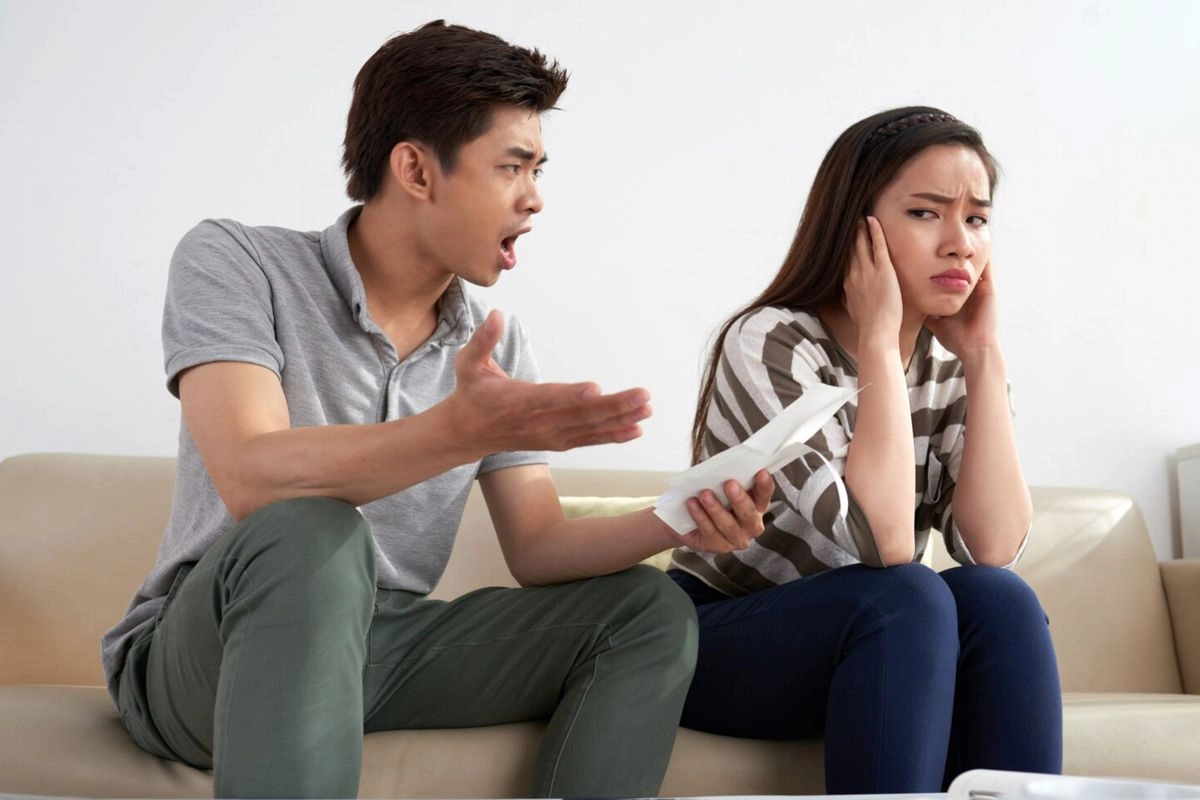 Pinjol Tak Cuma Soal Utang, Ini Dampaknya bagi Hubungan Keluarga