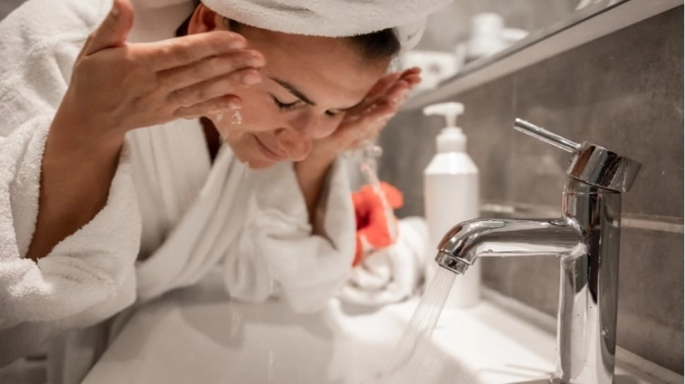 7 Sabun Cuci Muka pH Rendah yang Tak Bikin Kulit Ketarik dan Terasa Kering