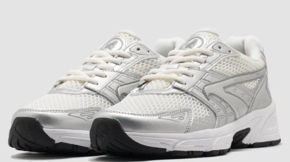 8 Pilihan Merek Sepatu Lokal yang Murah dan Awet untuk Berbagai Aktivitas