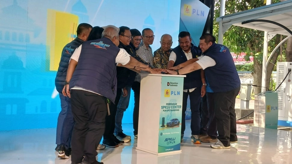 PLN Resmikan SPKLU Center ke-6 di Jawa Barat, Siap Hadapi Lonjakan Pengguna EV Saat Nataru
