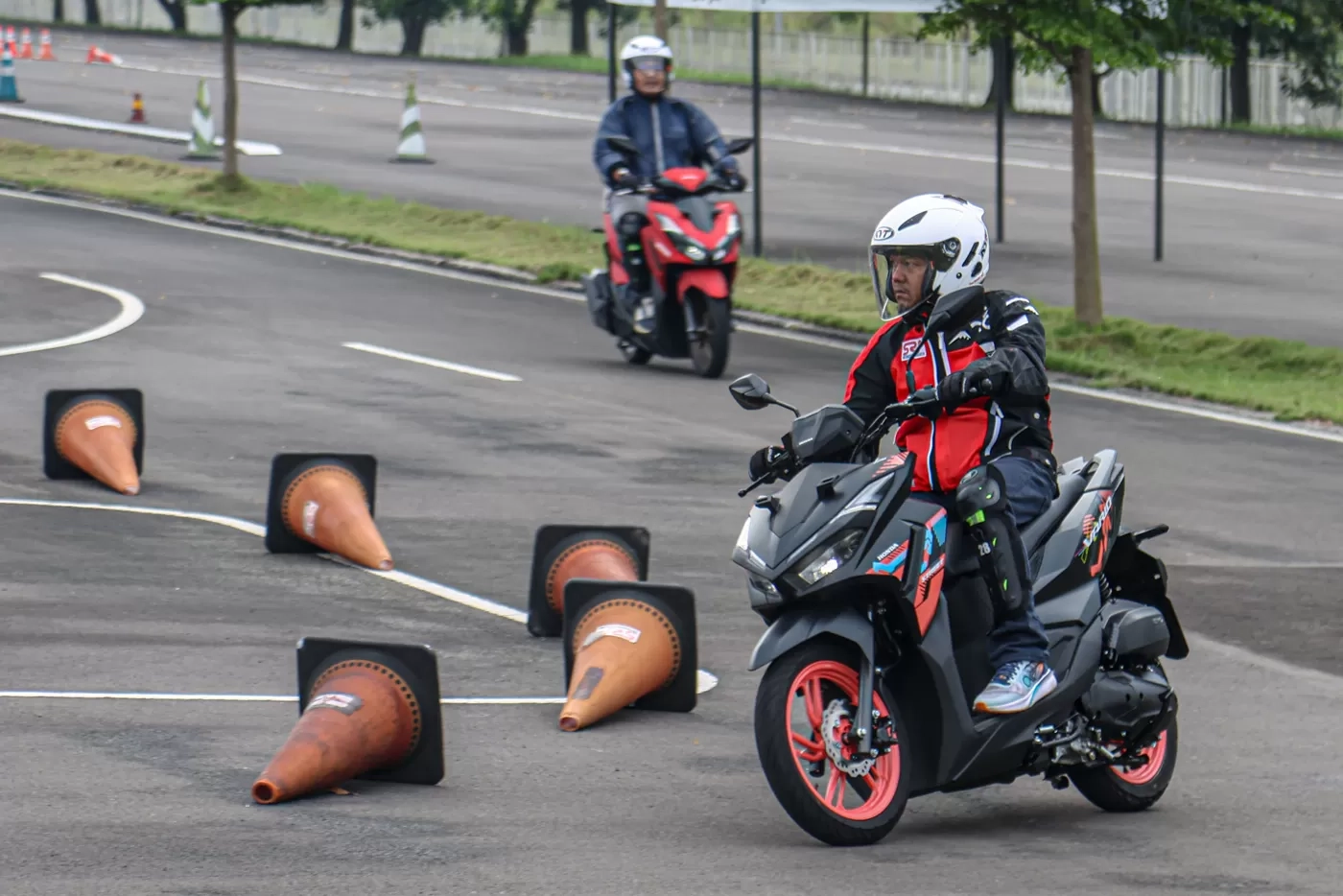 Gas Sudah Diputar tapi Motor Loyo? Ini 4 Cara Mengatasi Gas Motor yang Tertahan