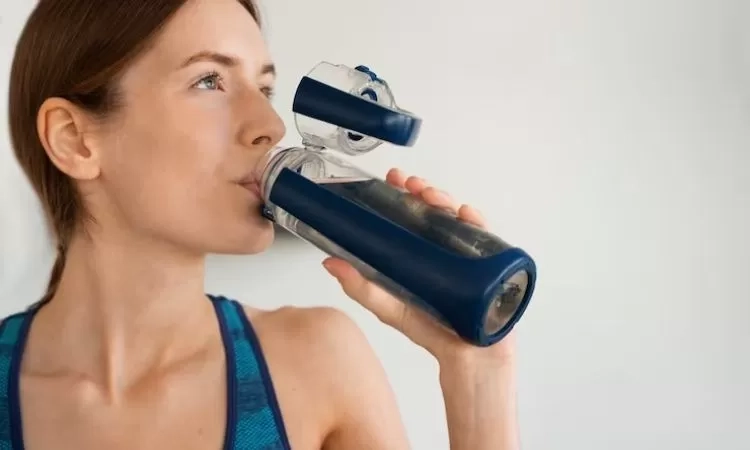 Mau Berat Badan Turun Cepat? Begini Cara Minum Air Mineral yang Benar Untuk Membantu Mengurangi Kelebihan Berat Badan 