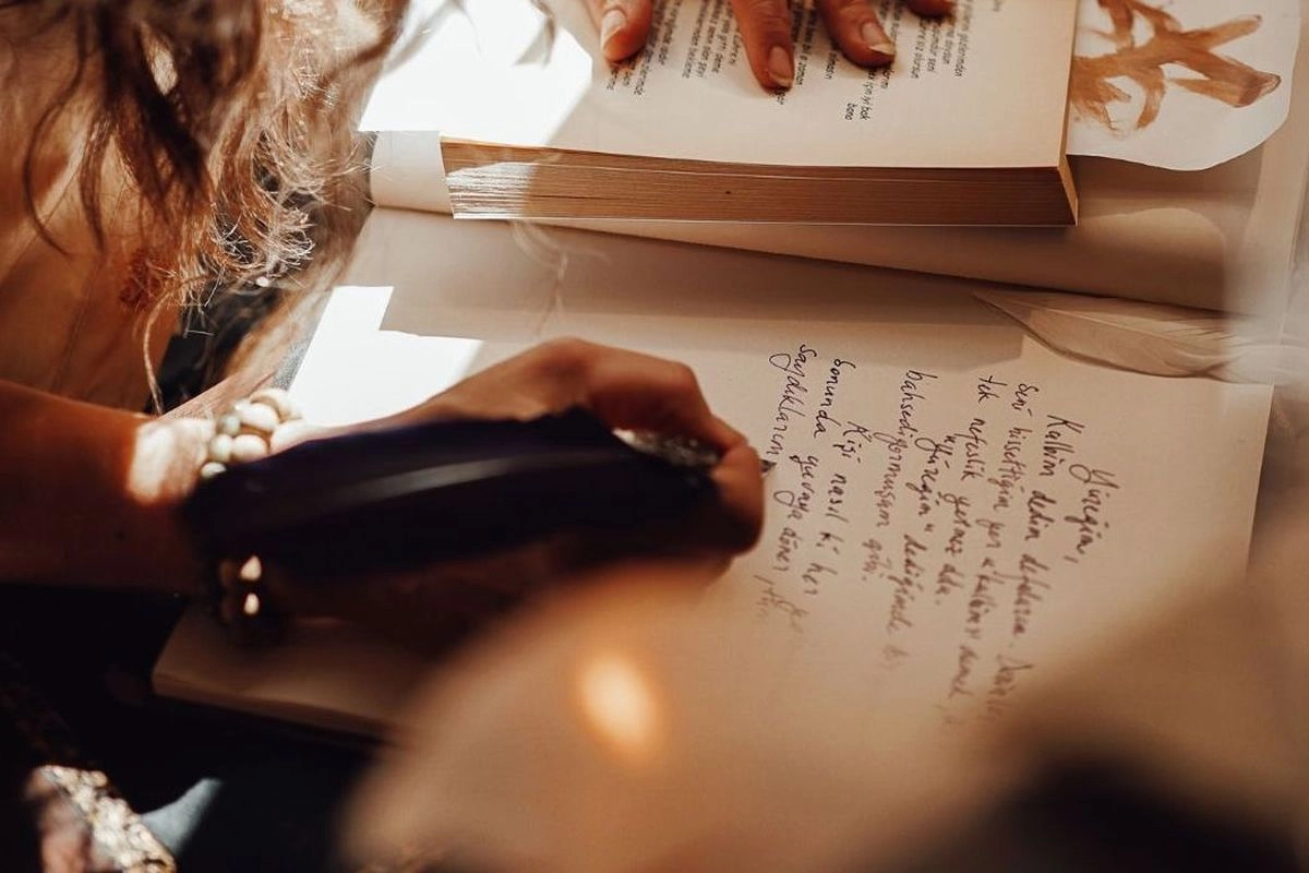 40 Contoh Puisi Hari Ibu 2025 yang Menyentuh Hati, Bisa Dibuat Otomatis via AI