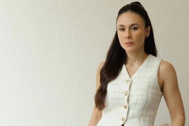 Gaya Elegan Wulan Guritno Jadi Inspirasi Brand Fashion Mississippi