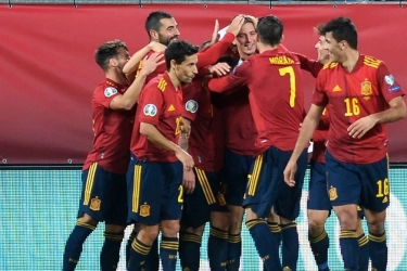 Marc Guehi Jadi Incaran Man City, Barcelona Bidik Bek Aston Villa