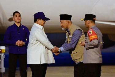 Prabowo Tiba di Sumatera Barat, Kembali Tinjau Kondisi Pasca-banjir