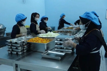 SPPG Karanggondang, Dapur yang Merajut Berbagai Generasi