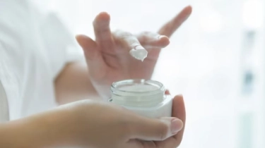 3 Krim Pencerah Aman di Apotek K24 untuk Atasi Wajah Kusam dan Noda Hitam