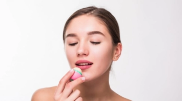 5 Lip Product Mengandung Kolagen untuk Bibir Gelap dan Pecah-pecah