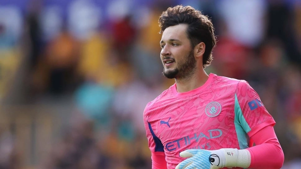 Pep Guardiola Pastikan James Trafford Tetap di Manchester City, Chelsea Gigit Jari