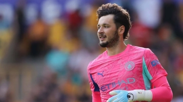 Pep Guardiola Pastikan James Trafford Tetap di Manchester City, Chelsea Gigit Jari