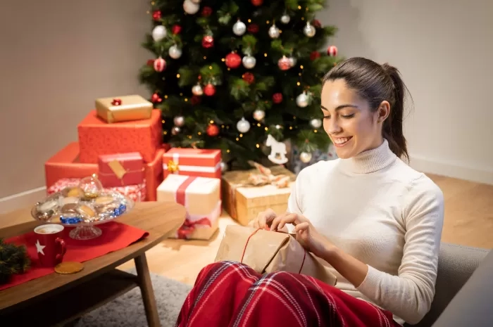 21 Ide Hadiah Natal Terbaik untuk Introvert, Mereka Pasti Suka!