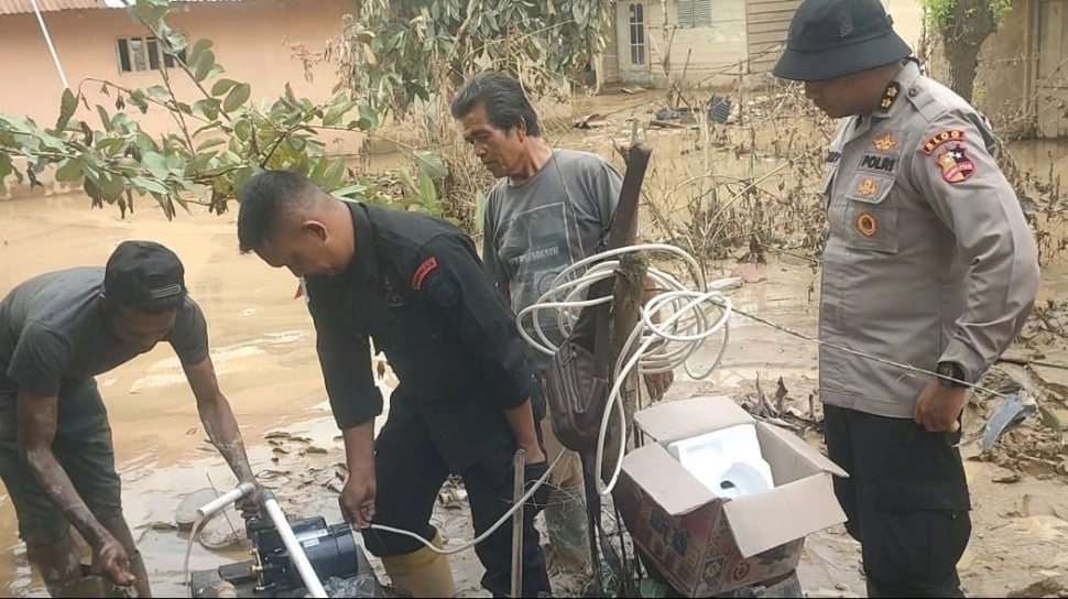 Atasi Krisis Air, Brimob Polri Targetkan 100 Titik Sumur Bor untuk Warga Aceh Tamiang