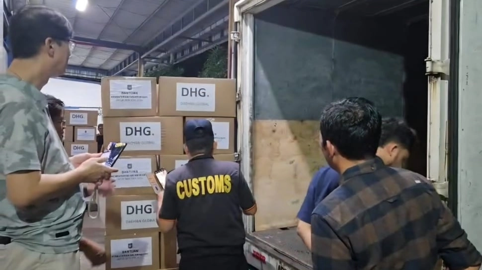 Kemendagri Monitor Pengiriman Bantuan 101.000 Lembar Pakaian untuk Korban Bencana di Aceh